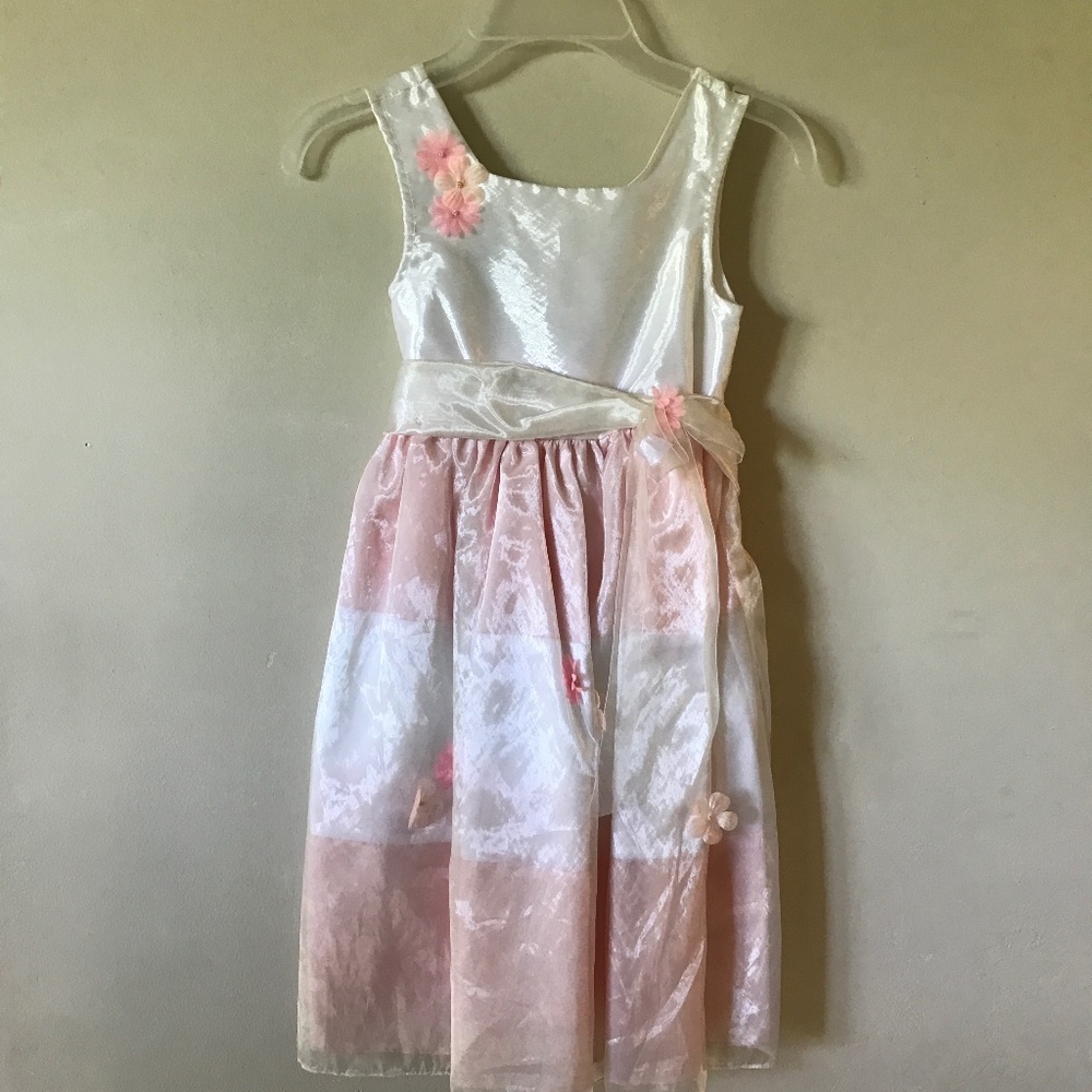 Pink/White Taffeta Dress with Floral Appliques’. Size 5